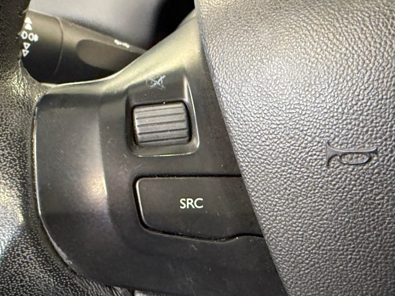 PEUGEOT 208 1.2 VTI 82 ALLURE - GARANTIE 12 MOIS - TOIT PANORAMIQUE 
