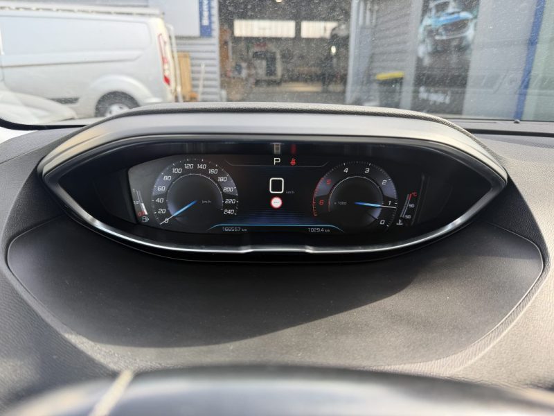 PEUGEOT 3008 SUV  1.5 BLUEHDI 130 2018