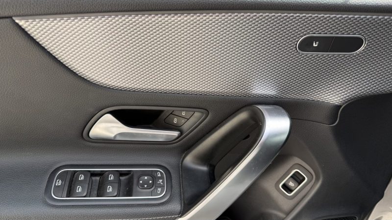 MERCEDES CLA 180 D 116CH BUSINESS LINE 7G-DCT 2019
