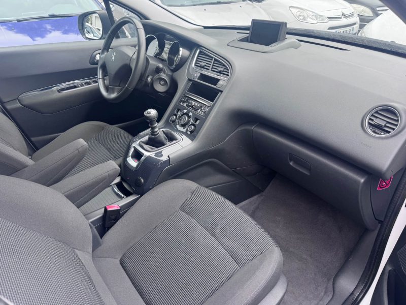 PEUGEOT 5008  1.6 HDI 115cv PHASE 2 ALLURE  /  7 PLACES / 1 ere MAIN
