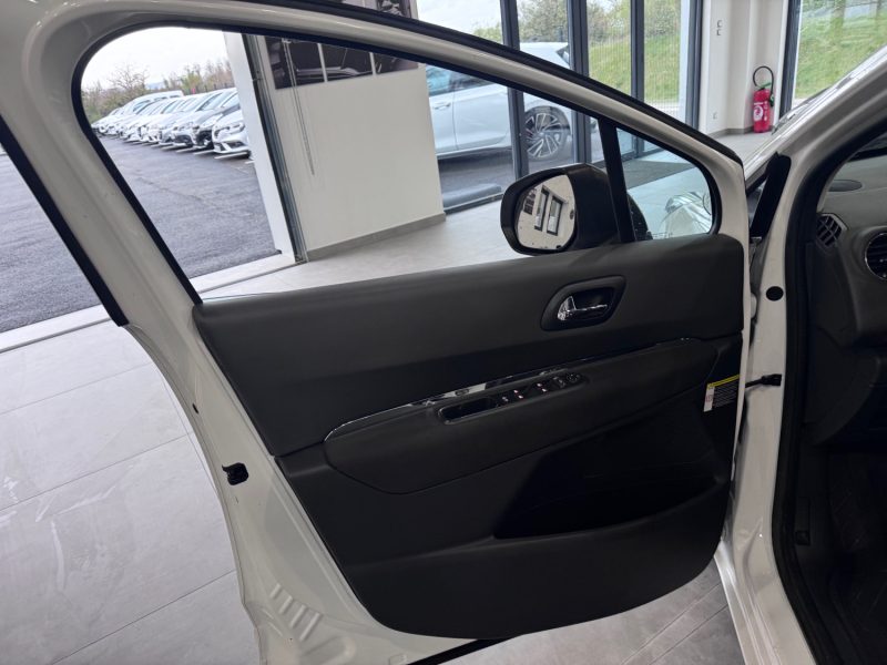 PEUGEOT 5008  1.6 HDI 115cv PHASE 2 ALLURE  /  7 PLACES / 1 ere MAIN