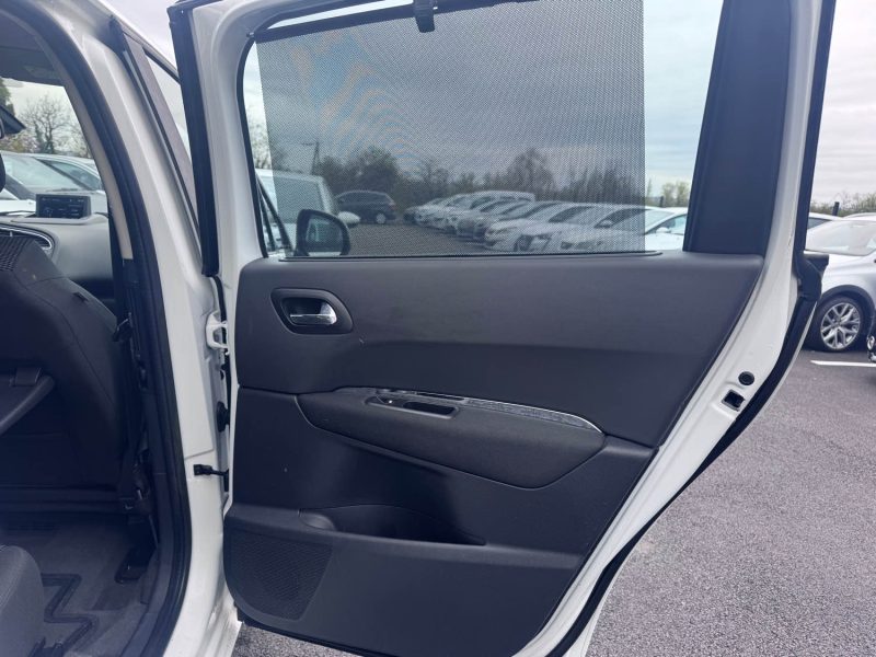 PEUGEOT 5008  1.6 HDI 115cv PHASE 2 ALLURE  /  7 PLACES / 1 ere MAIN