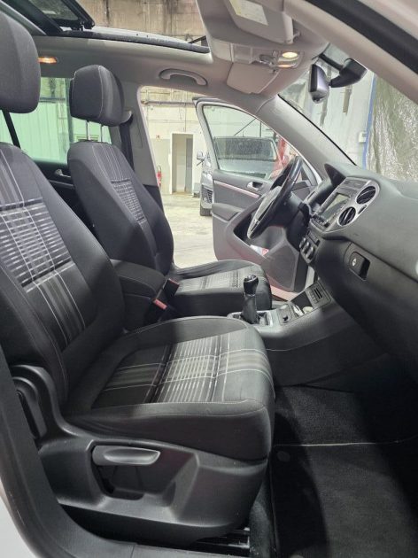 Superbe VW Tiguan 4x4 2L 150Ch, Finition Lounge, Boule d'Attelage, Toit Ouvrant, Carplay, Garantie