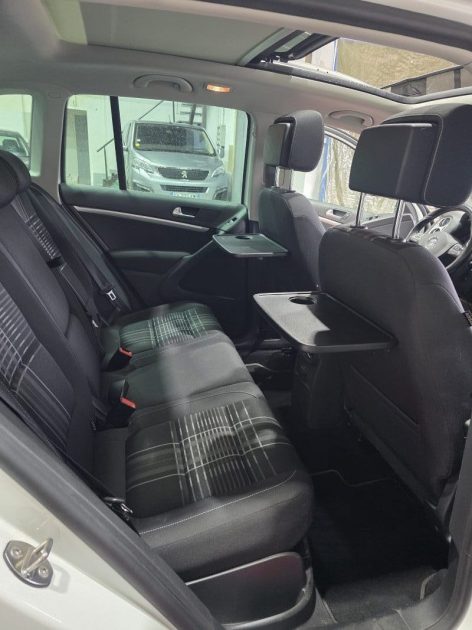 Superbe VW Tiguan 4x4 2L 150Ch, Finition Lounge, Boule d'Attelage, Toit Ouvrant, Carplay, Garantie