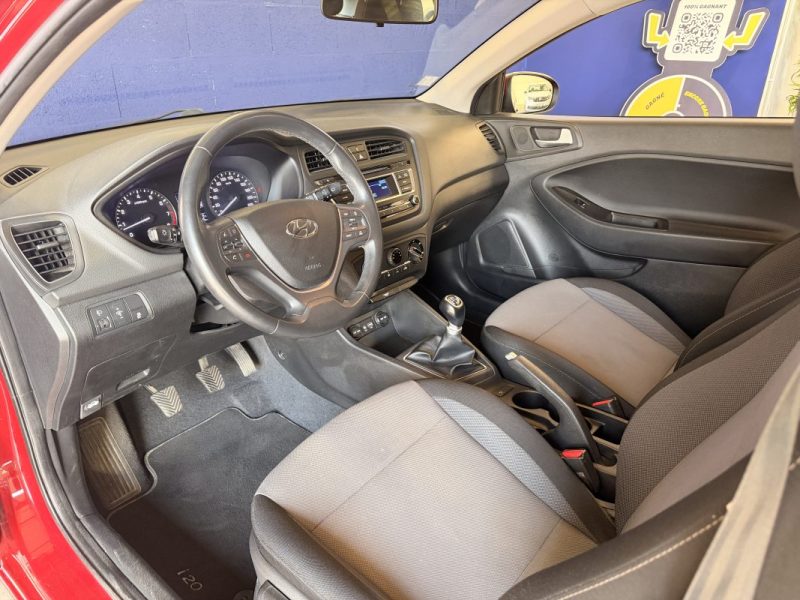HYUNDAI i20 COUPE - 1.2L - 84 ch - BVM - IDEAL JEUNE PERMIS - REGULATEUR - CLIM - RADARS DE RECUL 