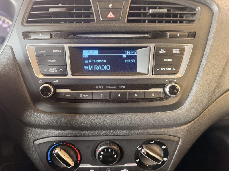 HYUNDAI i20 COUPE - 1.2L - 84 ch - BVM - IDEAL JEUNE PERMIS - REGULATEUR - CLIM - RADARS DE RECUL 