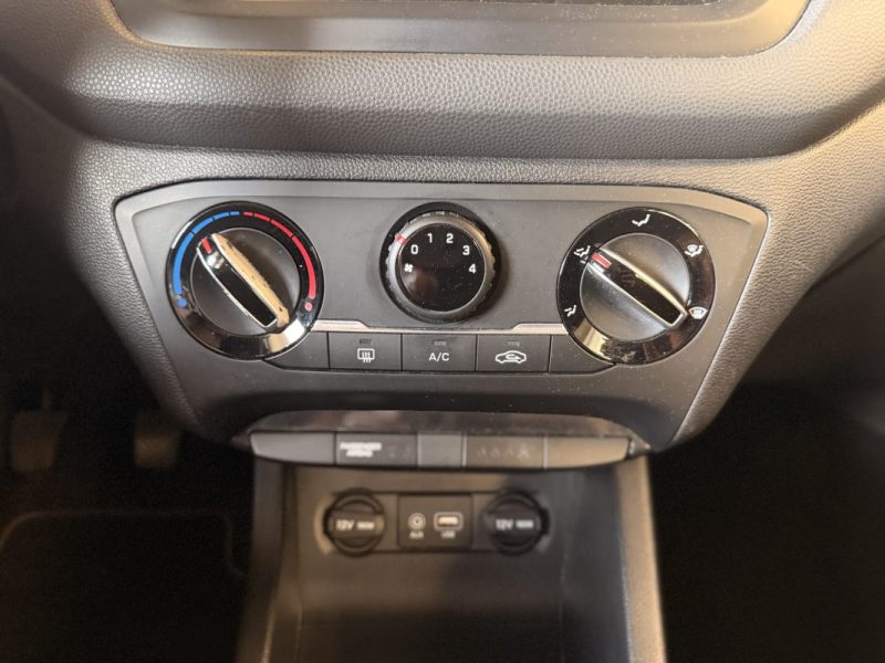 HYUNDAI i20 COUPE - 1.2L - 84 ch - BVM - IDEAL JEUNE PERMIS - REGULATEUR - CLIM - RADARS DE RECUL 