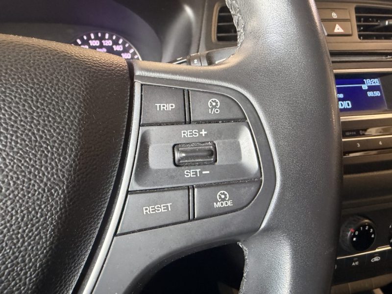 HYUNDAI i20 COUPE - 1.2L - 84 ch - BVM - IDEAL JEUNE PERMIS - REGULATEUR - CLIM - RADARS DE RECUL 