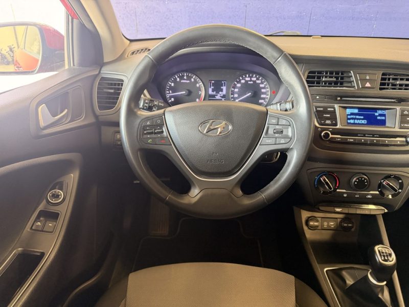 HYUNDAI i20 COUPE - 1.2L - 84 ch - BVM - IDEAL JEUNE PERMIS - REGULATEUR - CLIM - RADARS DE RECUL 