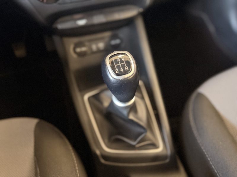 HYUNDAI i20 COUPE - 1.2L - 84 ch - BVM - IDEAL JEUNE PERMIS - REGULATEUR - CLIM - RADARS DE RECUL 