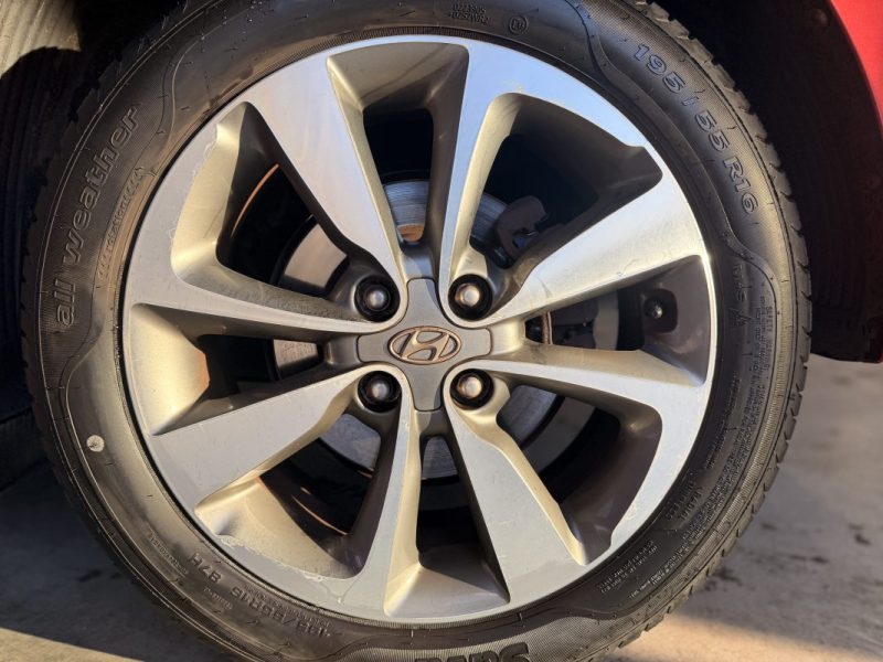 HYUNDAI i20 COUPE - 1.2L - 84 ch - BVM - IDEAL JEUNE PERMIS - REGULATEUR - CLIM - RADARS DE RECUL 