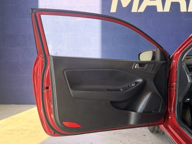 HYUNDAI i20 COUPE - 1.2L - 84 ch - BVM - IDEAL JEUNE PERMIS - REGULATEUR - CLIM - RADARS DE RECUL 