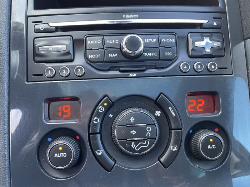 PEUGEOT   3008  1.6 HDI PREMIUM PACK   GARANTIE 3/12 MOIS 2010