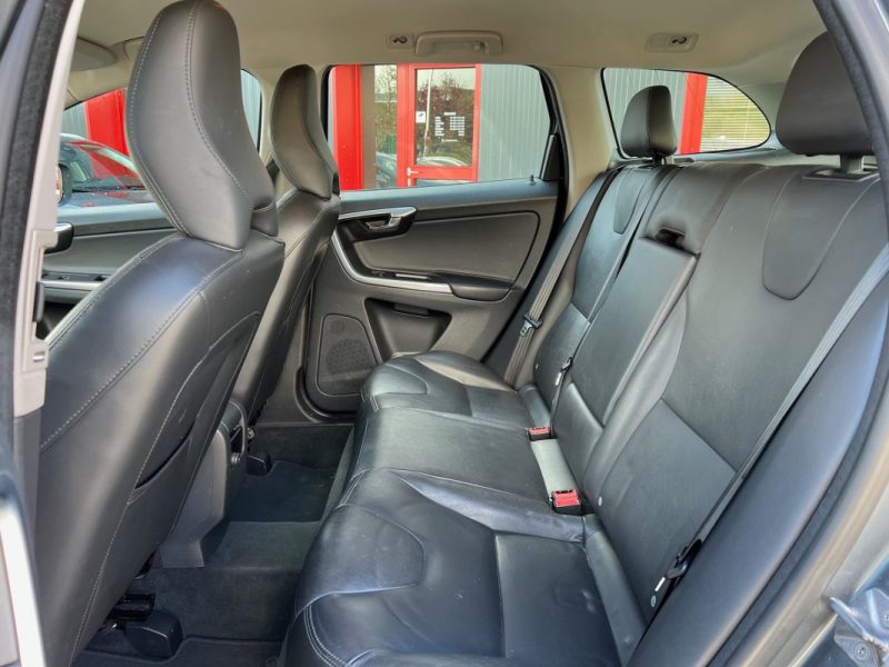 VOLVO XC60 D3 150CH MOMENTUM BUSINESS / GARANTIE 3/12 MOIS