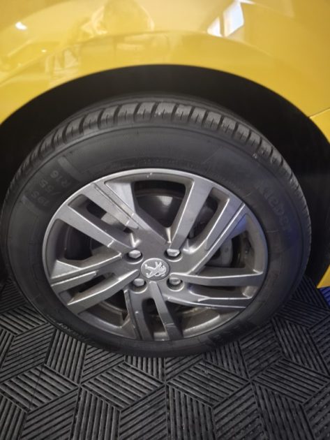 PEUGEOT 208  1.2 100 Cv ALLURE EAT8 BOITE AUTOMATIQUE