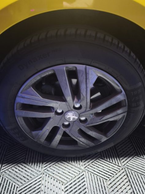 PEUGEOT 208  1.2 100 Cv ALLURE EAT8 BOITE AUTOMATIQUE