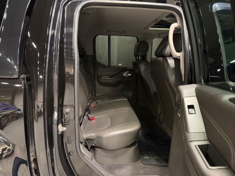 NISSAN NAVARA PICK-UP 3.0 V6 DCI DOUBLE CAB LE 4X4 LB 2013