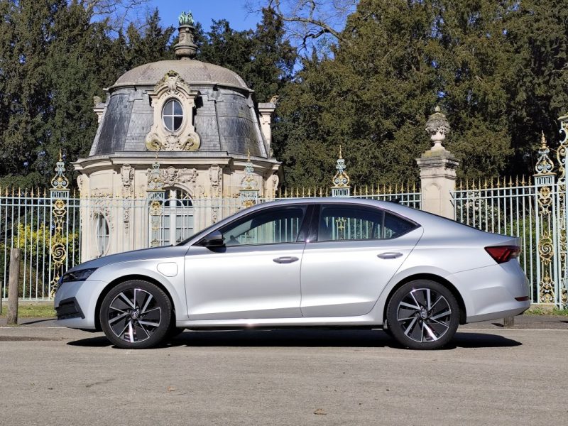 SKODA OCTAV.IV 1.4 TSI PHEV IV 204CH BUSINESS DSG6E EURO6D-AP 2021