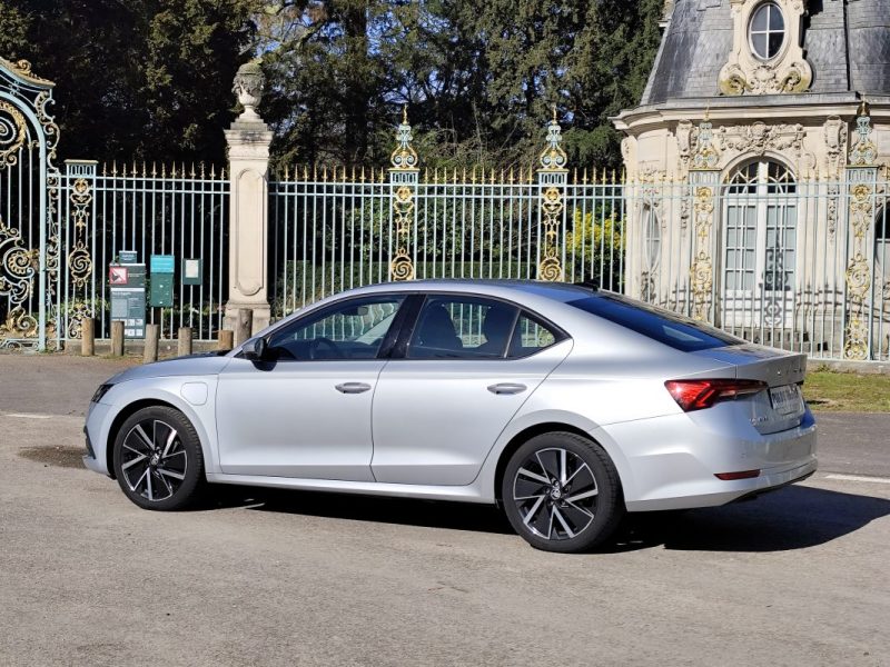 SKODA OCTAV.IV 1.4 TSI PHEV IV 204CH BUSINESS DSG6E EURO6D-AP 2021