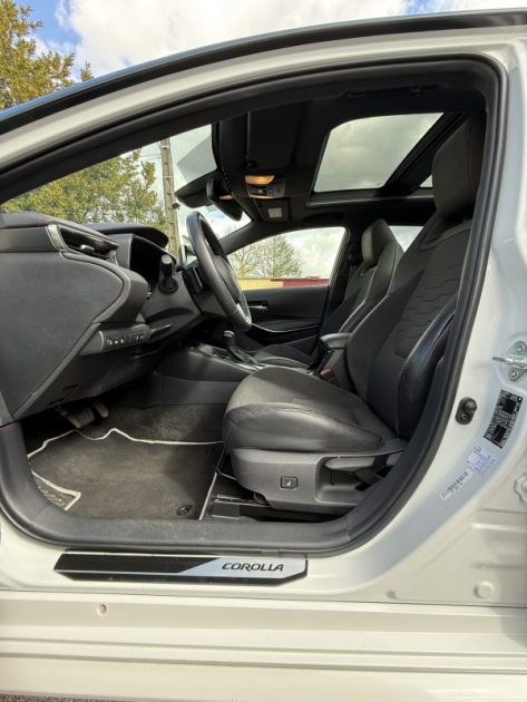 TOYOTA COROLLA HYBRID 184ch GR SPORT APPLE CAR PLAY / SIÈGES CHAUFFANT / TOIT OUVRANT 