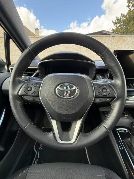 TOYOTA COROLLA HYBRID 184ch GR SPORT APPLE CAR PLAY / SIÈGES CHAUFFANT / TOIT OUVRANT 