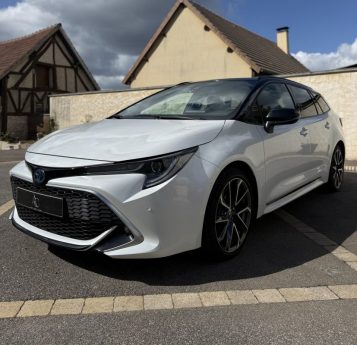 TOYOTA COROLLA HYBRID 184ch GR SPORT APPLE CAR PLAY / SIÈGES CHAUFFANT / TOIT OUVRANT 