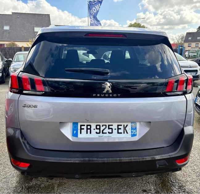 PEUGEOT 5008