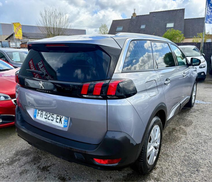 PEUGEOT 5008