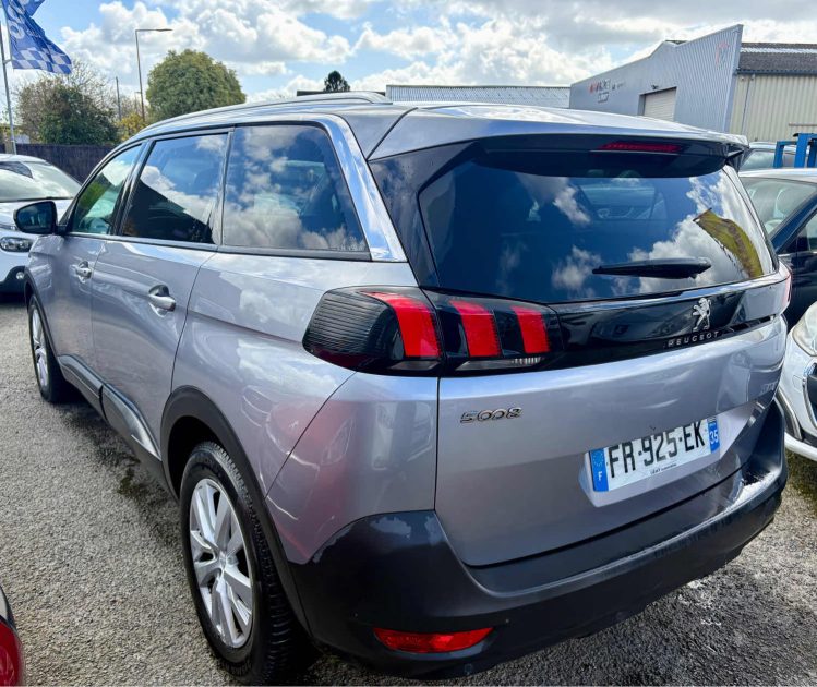 PEUGEOT 5008