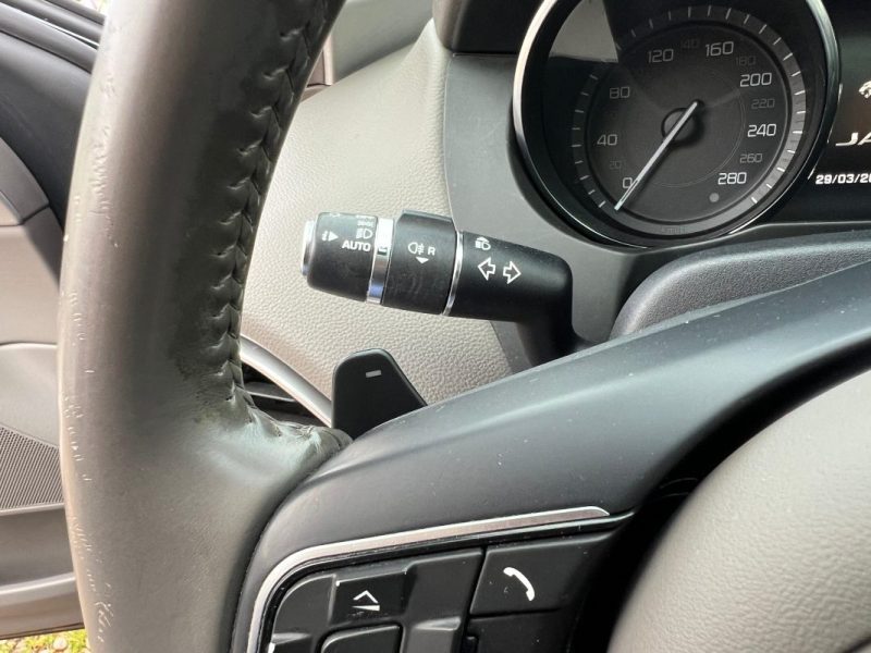 JAGUAR XE 2.0 D 163 ch E-Performance Pure BVA8