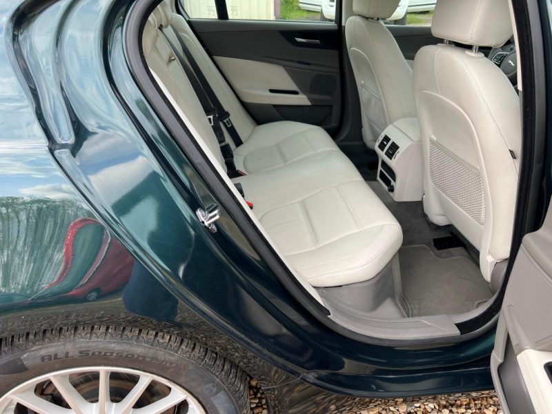 JAGUAR XE 2.0 D 163 ch E-Performance Pure BVA8