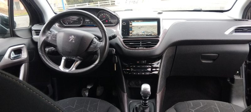 PEUGEOT 2008 1.6 HDI 115 CV AN 15 PROPRE BIEN EQUIPE 143 KM