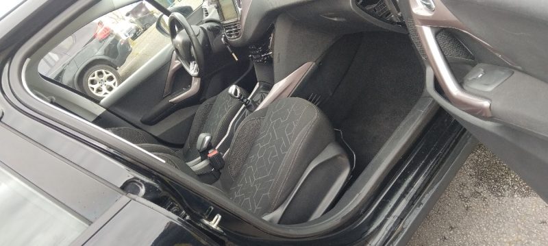 PEUGEOT 2008 1.6 HDI 115 CV AN 15 PROPRE BIEN EQUIPE 143 KM