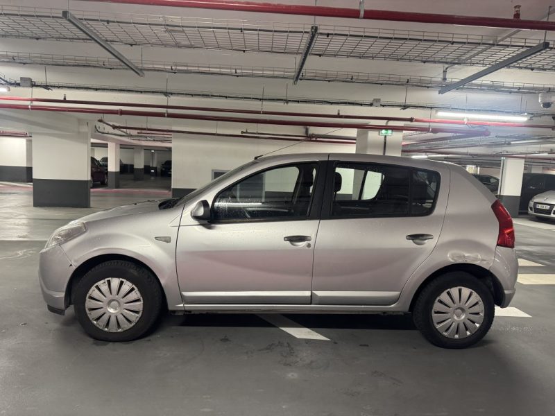 DACIA SANDERO 1.6 MPI 90 LAUREATE 2009