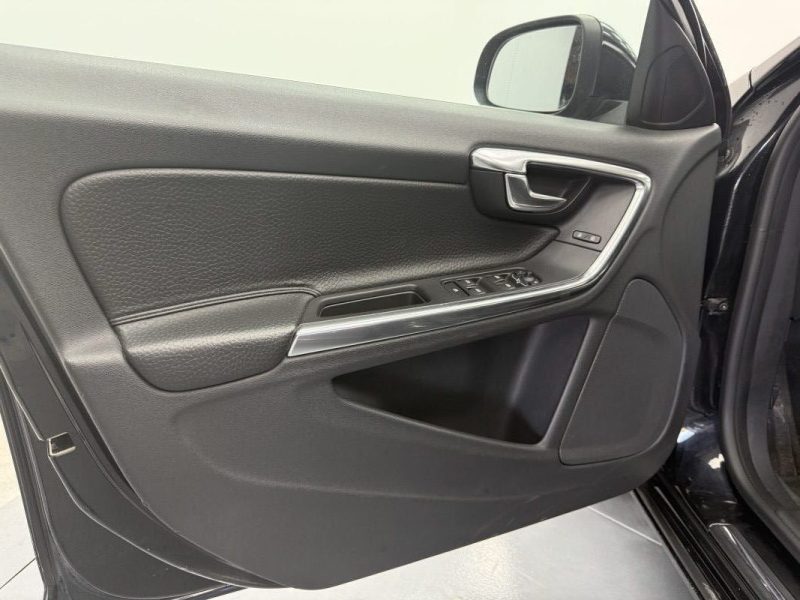 VOLVO V60 D3 CM3 136CV  GARANTIE 6  MOIS 