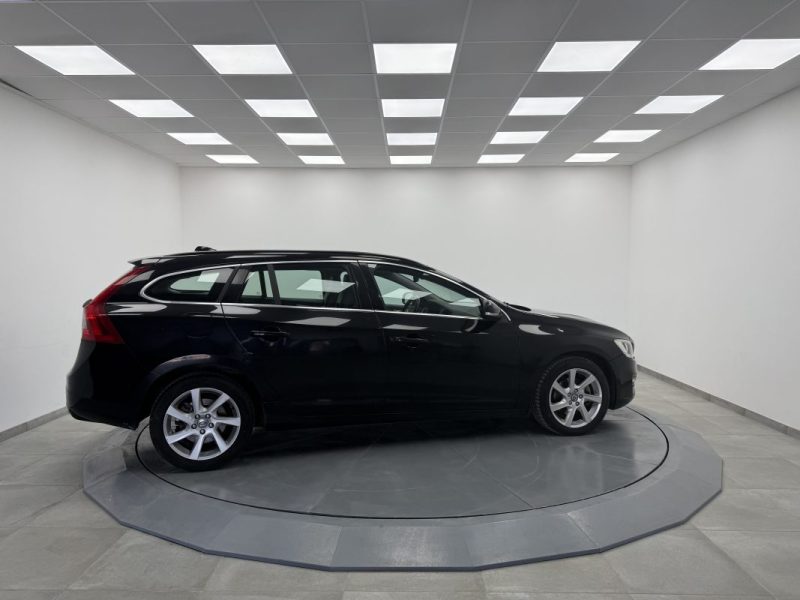 VOLVO V60 D3 CM3 136CV  GARANTIE 6  MOIS 