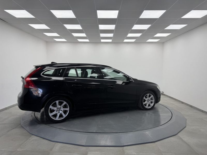 VOLVO V60 D3 CM3 136CV  GARANTIE 6  MOIS 