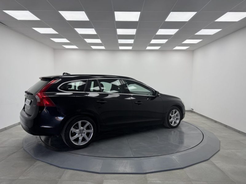 VOLVO V60 D3 CM3 136CV  GARANTIE 6  MOIS 