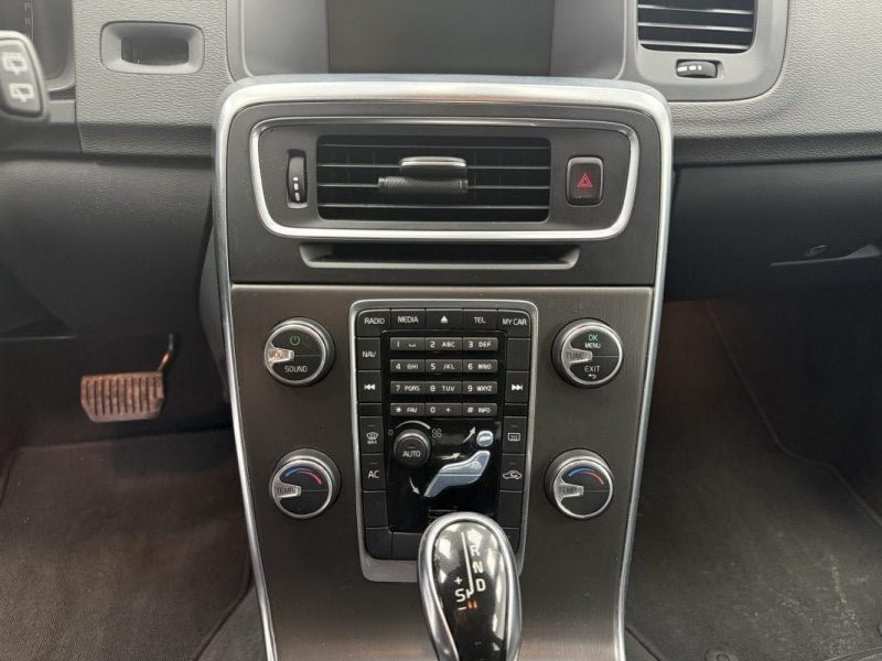 VOLVO V60 D3 CM3 136CV  GARANTIE 6  MOIS 