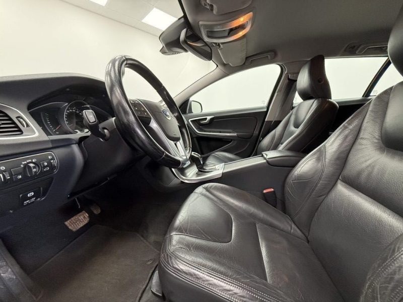 VOLVO V60 D3 CM3 136CV  GARANTIE 6  MOIS 