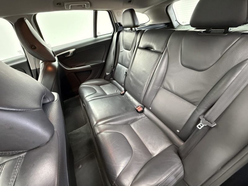 VOLVO V60 D3 CM3 136CV  GARANTIE 6  MOIS 