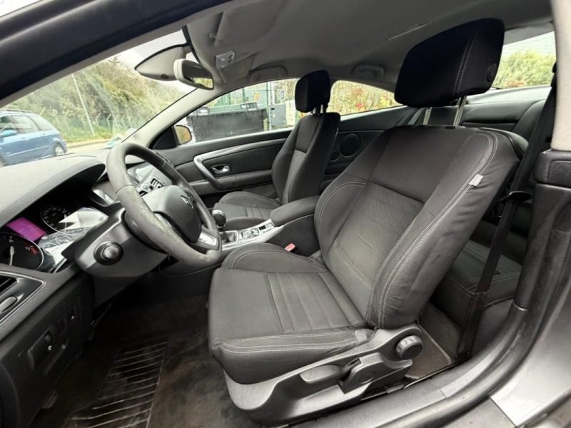 Renault Laguna III Coupé 2.0 dCi 150ch Dynamique BVM6