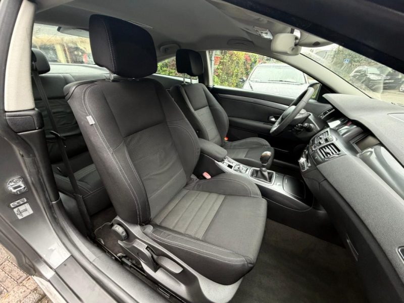 Renault Laguna III Coupé 2.0 dCi 150ch Dynamique BVM6