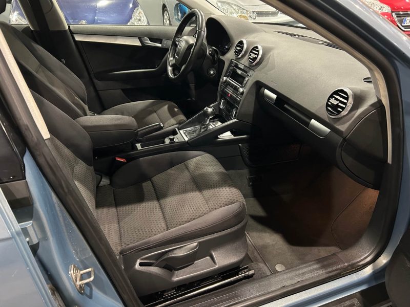 AUDI A3 1.6 TDI 105CH