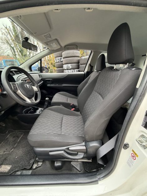 TOYOTA YARIS 1.0 VVT-I COOL 2012 - 43 808Kms - Premier Main - Parfait Etat - Suivit TOYOTA