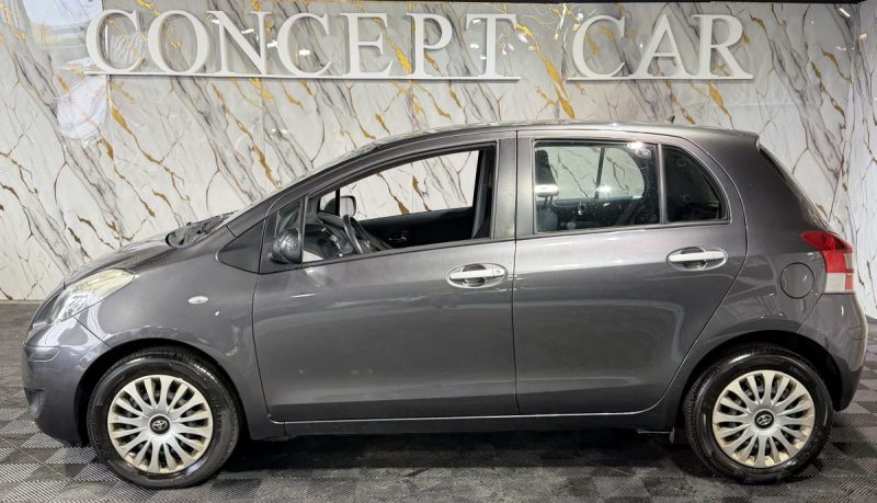 TOYOTA YARIS 1,33 DUAL VVT-I LIFE 2010 - 70 040Kms - Premier Main - Parfait Etat - SUIVIT TOYOTA