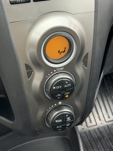 TOYOTA YARIS 1,33 DUAL VVT-I LIFE 2010 - 70 040Kms - Premier Main - Parfait Etat - SUIVIT TOYOTA