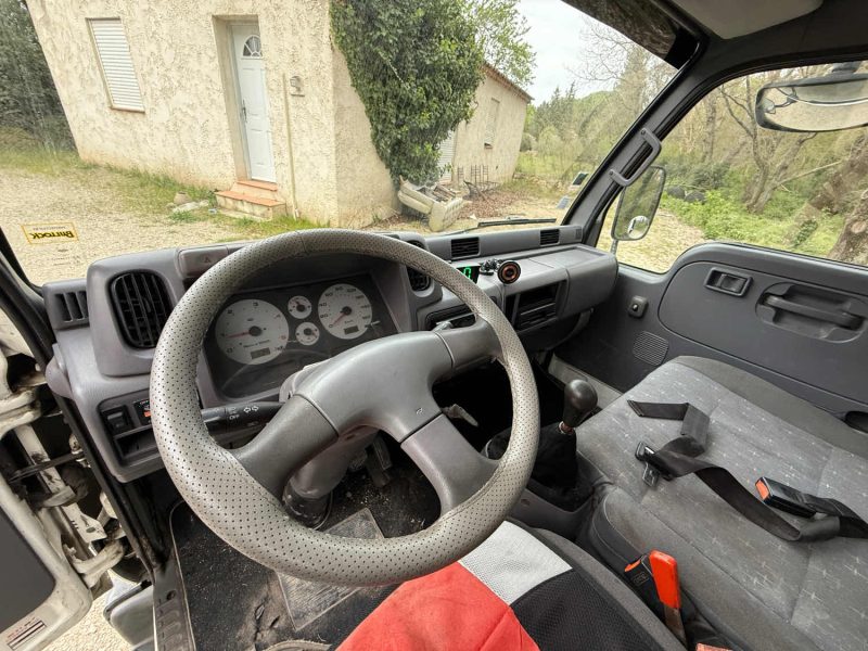 NISSAN CABSTAR  PLATEAU 3.0L 125CH  2002