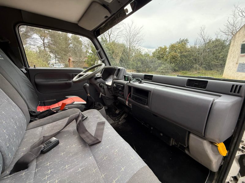 NISSAN CABSTAR  PLATEAU 3.0L 125CH  2002