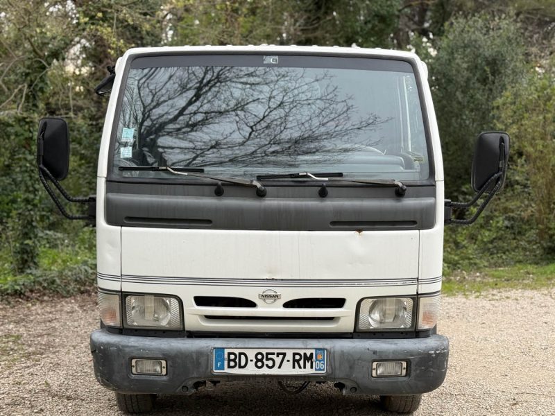 NISSAN CABSTAR  PLATEAU 3.0L 125CH  2002